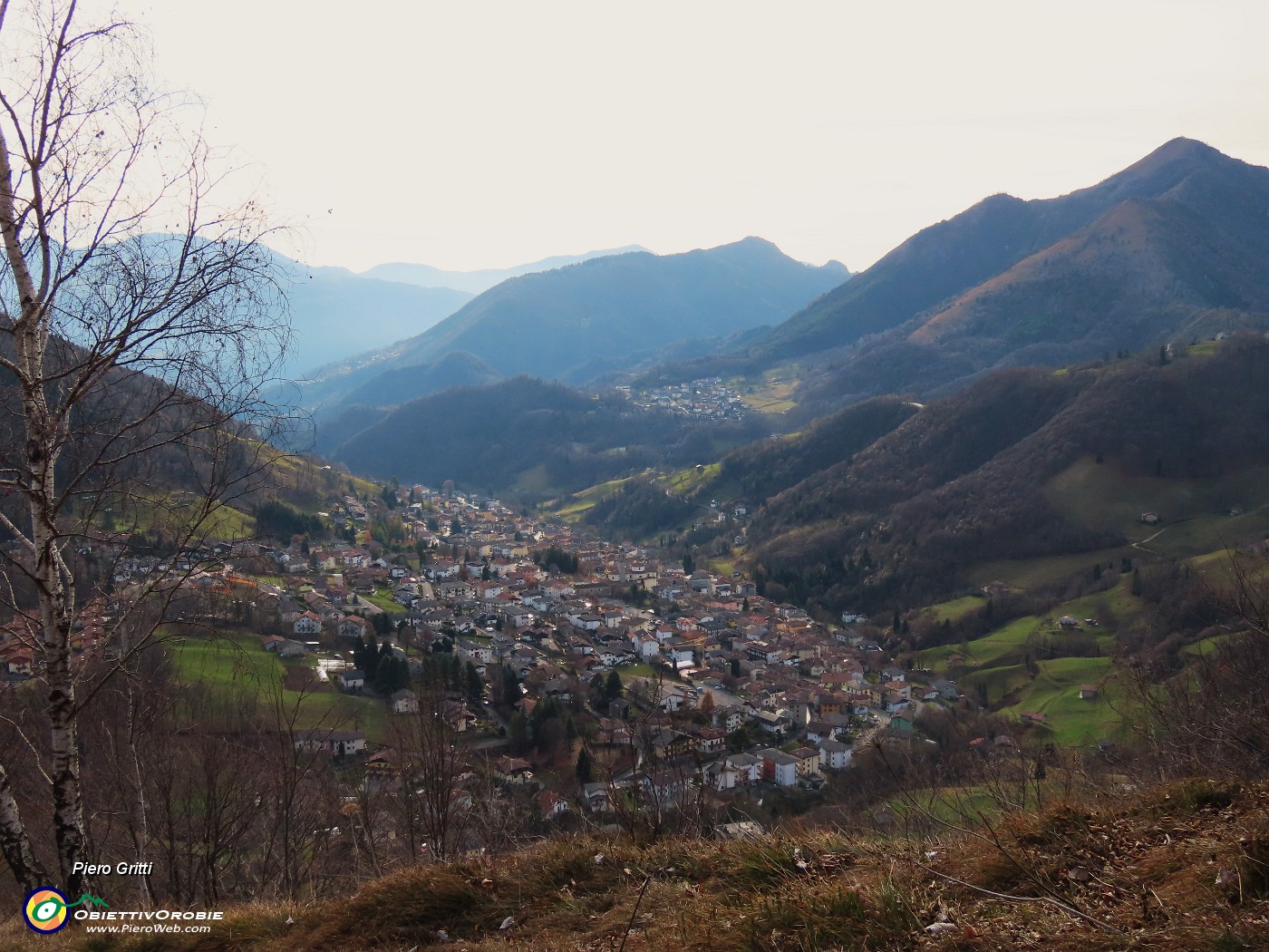 12 Vista su Serina e la sua valle.JPG